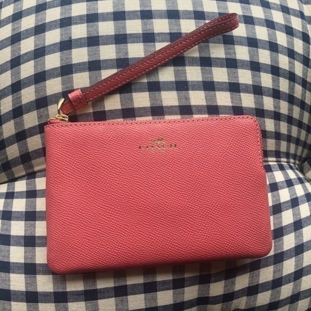 Coach Pink Corner Zip Wristlet Crossgrain Leather Wallet NWT - Picture 2 of 5